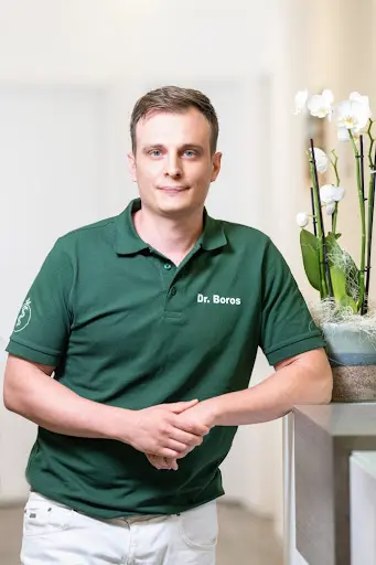 Dr.med. T. Boros