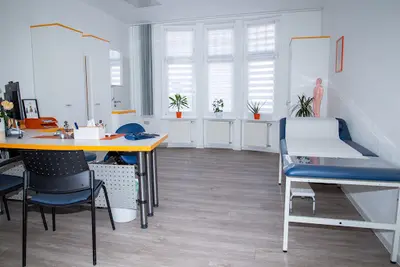 Arztpraxis Hausärzte Götze (BAG eGbR), Fachärztin für Allgemeinmedizin & ZB Palliativmedizin, Facharzt für Innere Medizin
