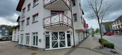 Hausarztpraxis mit Herz/Osjutin und Rein