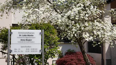 Dr. Lotte Martin, Anna Biegler