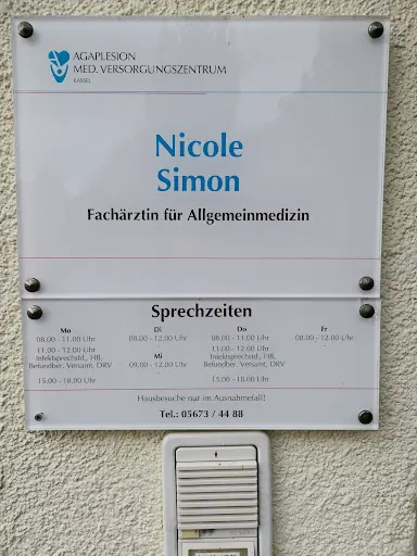 Frau Nicole Simon