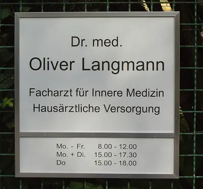 Dr. med. Oliver Langmann