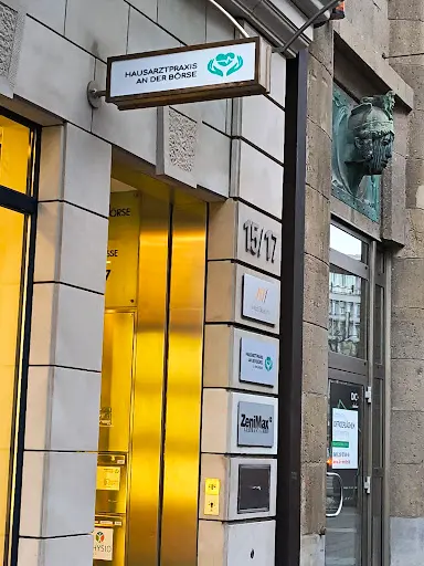 Hausarztpraxis an der Börse / J. Shkundin