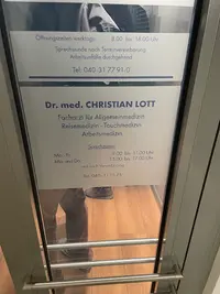 Herr Dr. med. Christian Lott