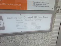 Herr Dr. med. Michael Broll