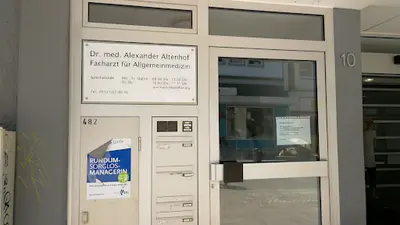 Herr Dr. med. Alexander Altenhof