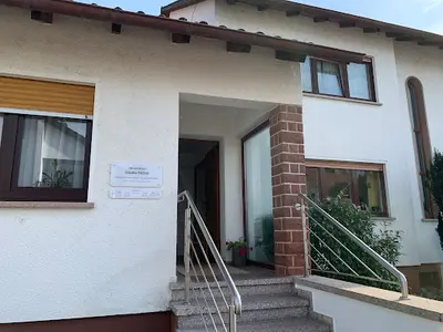 Frau Claudia Stefani