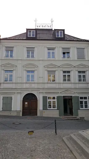 Frau Julia Biebl