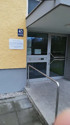 Frau Dr. med. Ursula Auerbach-Wieselsberger