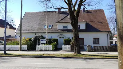 Hausarzt Dr. Lesi, Alexandru