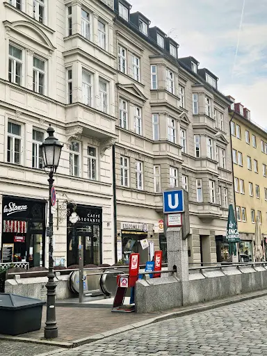 Prof. Dr. med. Dr. phil Thomas Möller Allgemeinmedizin und Betriebsmedizin | München