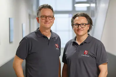 Dr. med. Ralf und Mark Hauer, Simon Schöberl (angest.)
