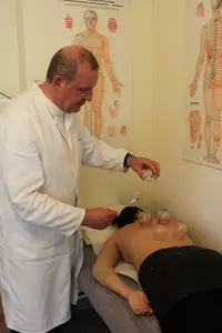Dr. Eduard Roth