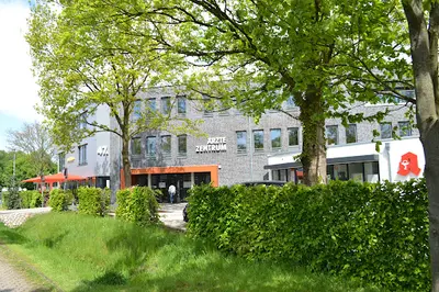 Simon Scholz Hausarzt