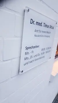 Herr Dr. med. Timur Athai