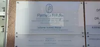Frau Pamela Hinze